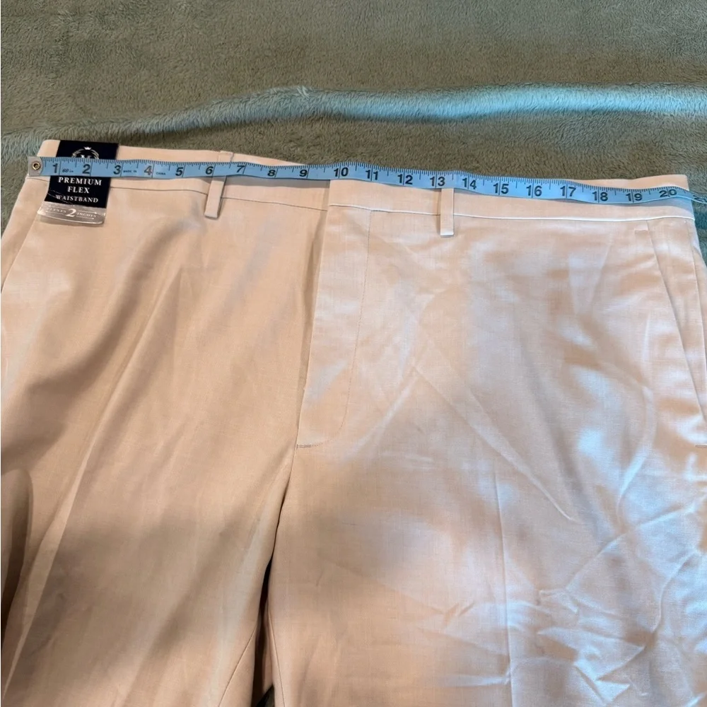 Haggar Men's Dress Pants — Light Beige 40x32 NWT